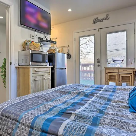 Central Elmont Studio With Great Outdoor Space! Exterior photo
