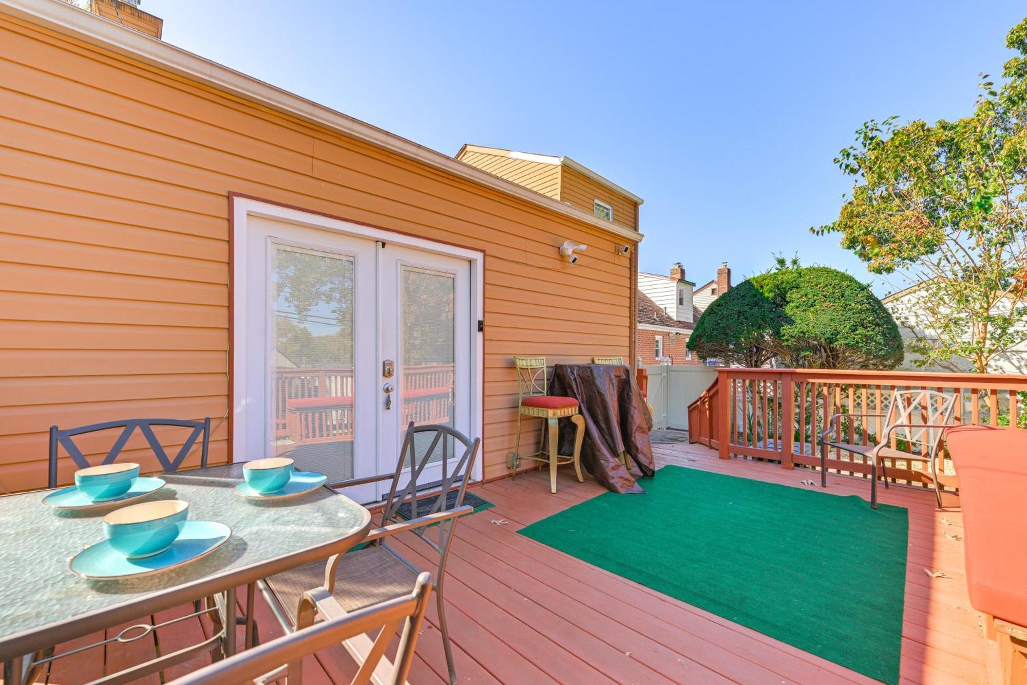 With Great Outdoor Space! Holiday home
